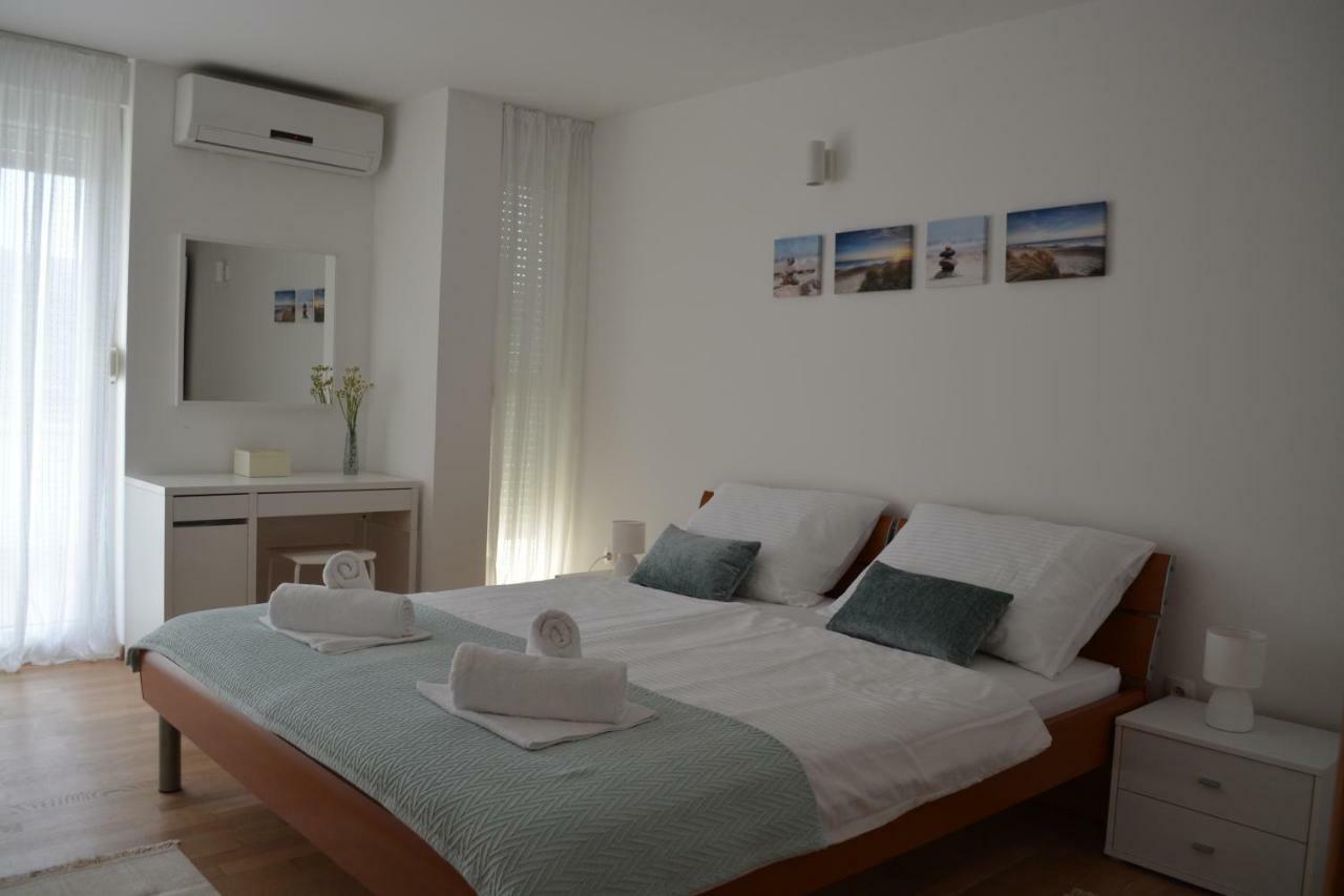 Villa Antea - Modern House With Pool Đảo Pag Ngoại thất bức ảnh