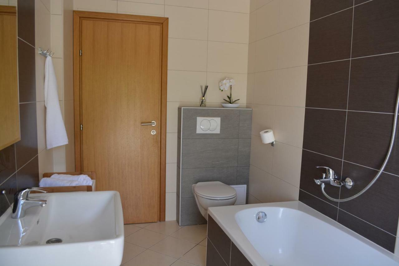 Villa Antea - Modern House With Pool Đảo Pag Ngoại thất bức ảnh
